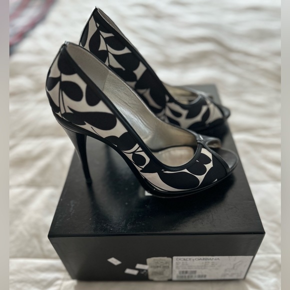 Size 9.5 Dolce & Gabbana Black and White Heels - Picture 3 of 8